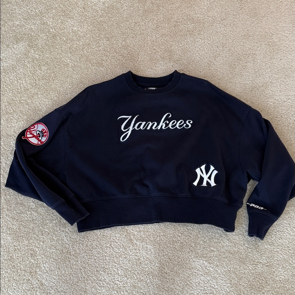 Yankees Navy Blue Sweatshirt